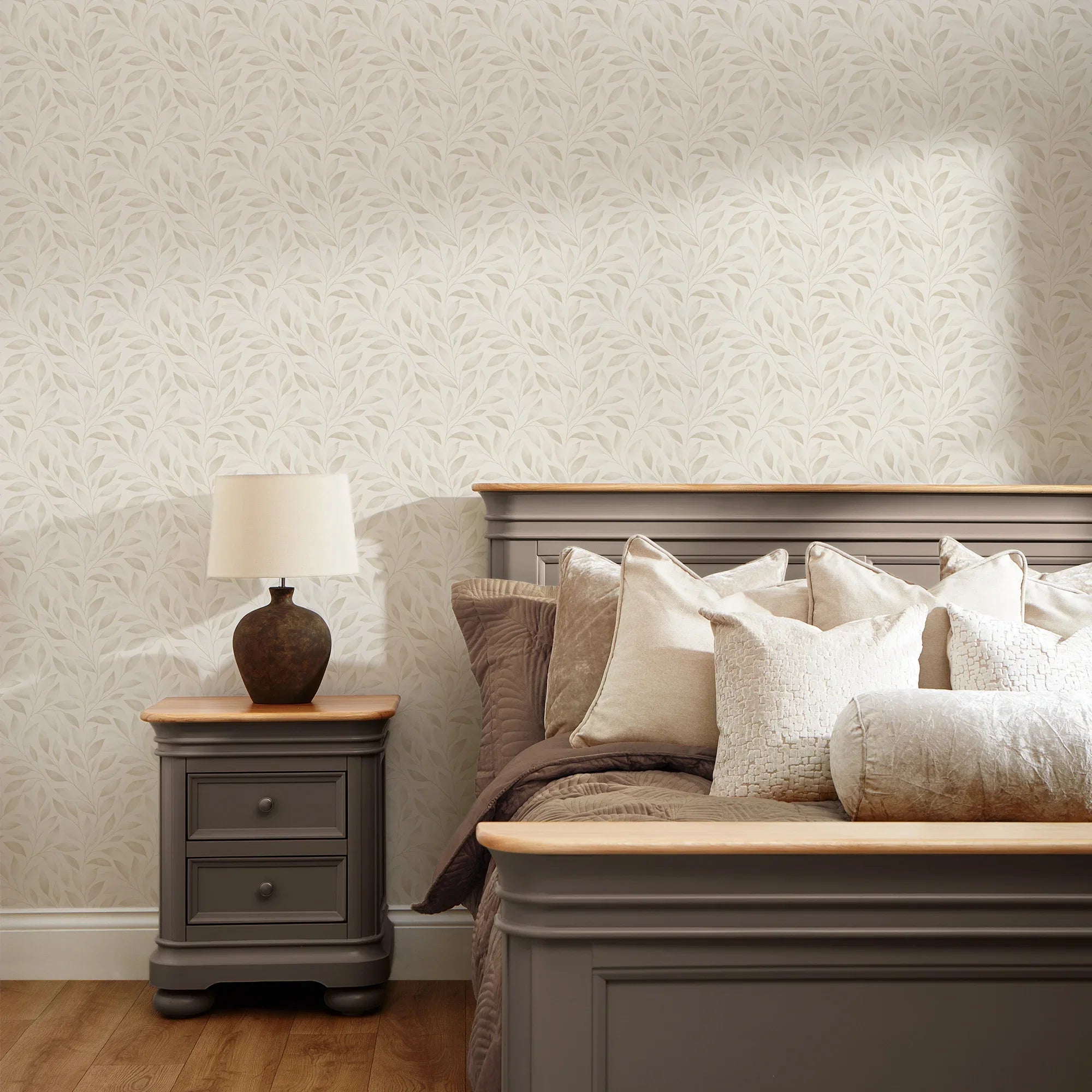 Gentle Vines Wallpaper in Sandstone