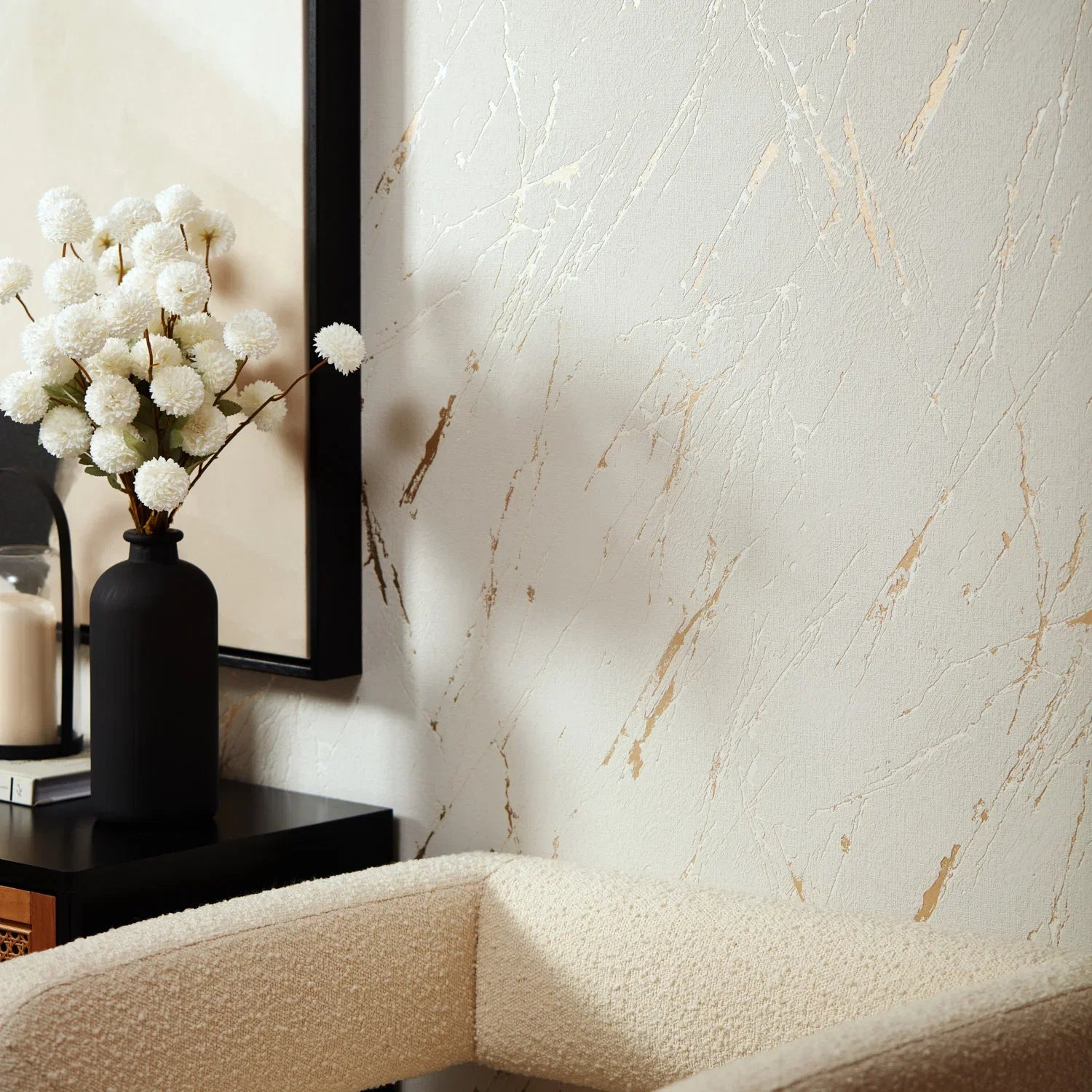 Sienna Wallpaper in Ivory and Gold
