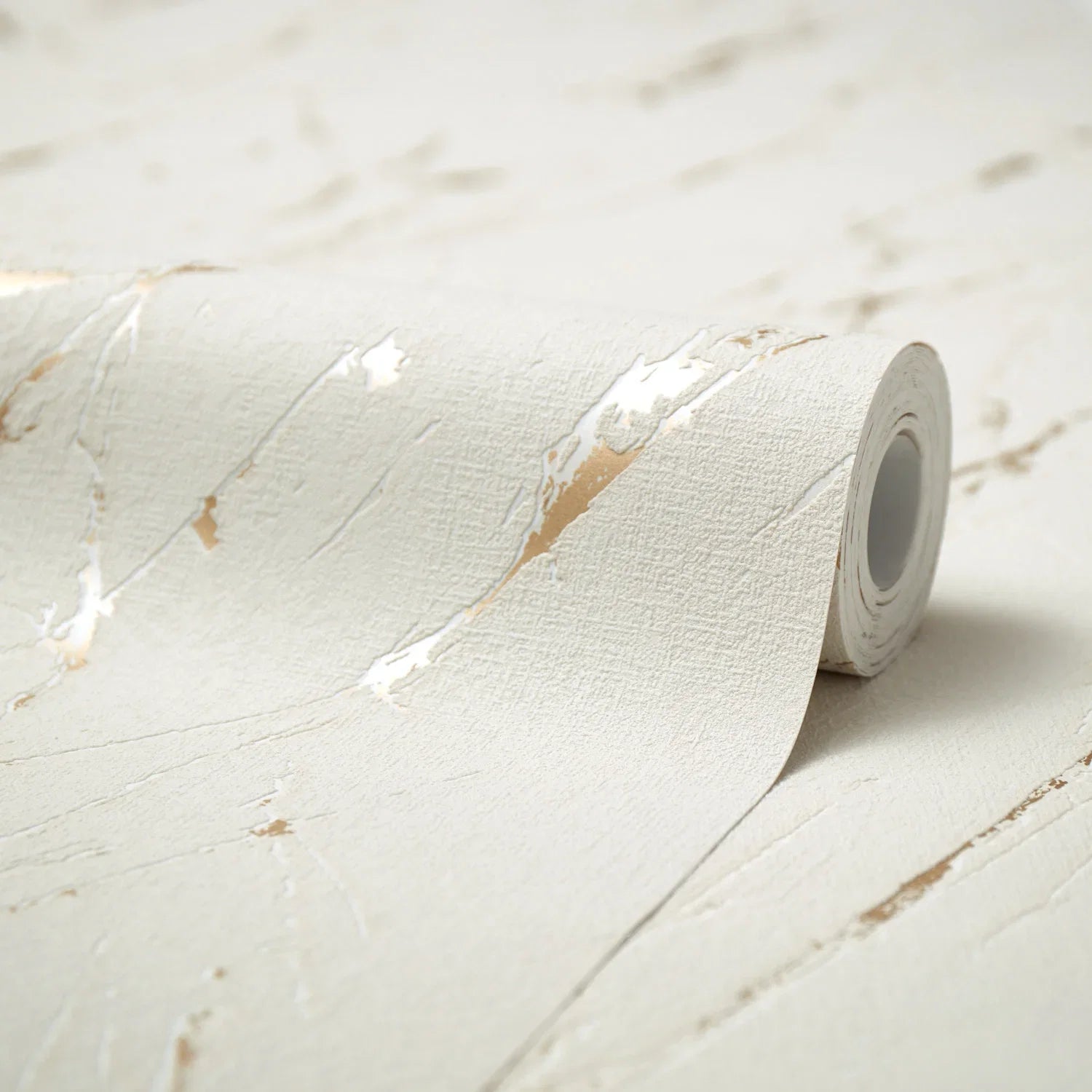 Sienna Wallpaper in Ivory and Gold