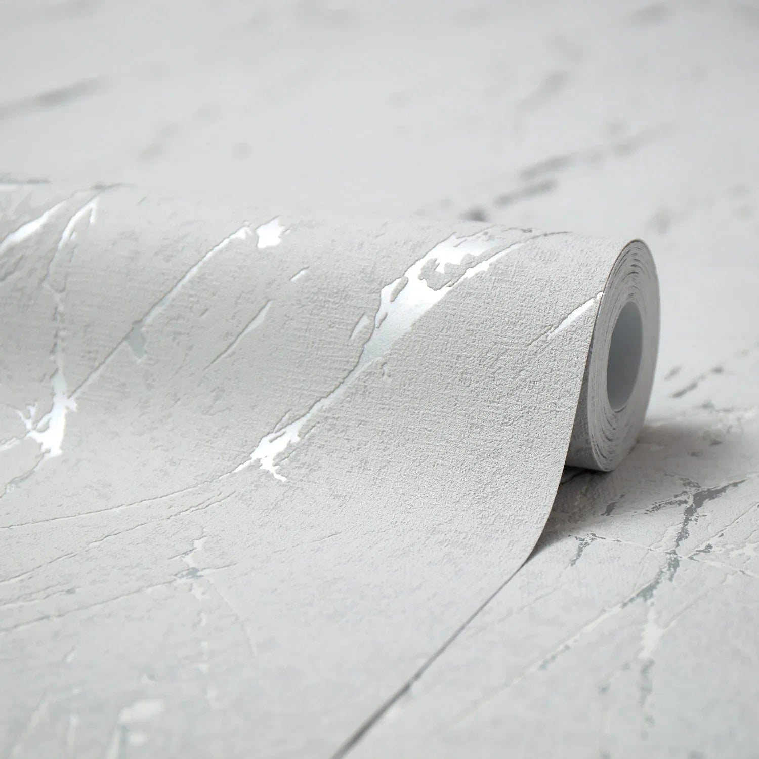Sienna Wallpaper in Grey and SIlver